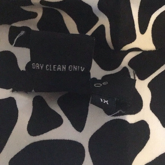 Sandro Sportswear Black/white giraffe print bell sleeve crop, swing Jacket 1X. - Picture 13 of 13